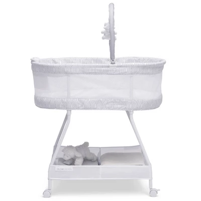 Delta Children Curve Bassinet - White And Gray 5 Delta Children Curve Bassinet - White And Gray - Image 3